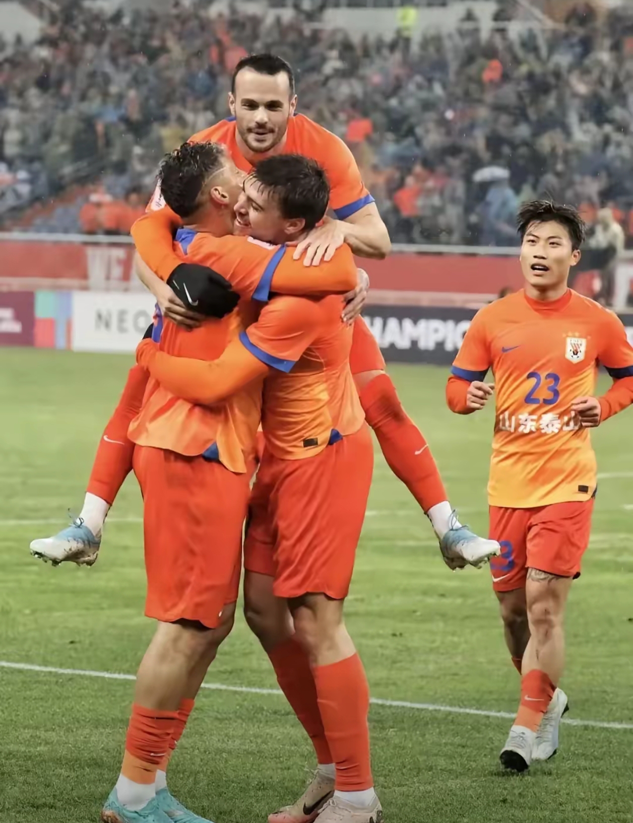 山东泰山发布备战花絮，加时末段止住颓势，NBA季后赛任务艰巨，赛季目标并未改变的简单介绍-爱游戏