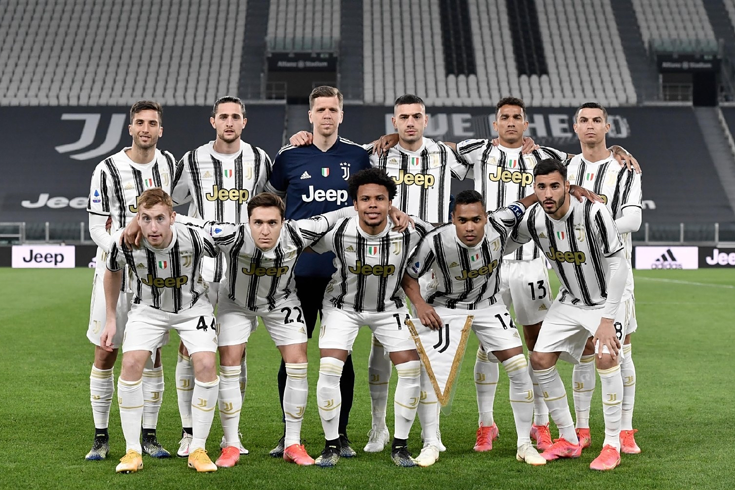 今晚意甲焦点战，尤文图斯门线救险，信心回归，年轻球员得到机会(意甲尤文vs那不勒斯回放)-爱游戏中国